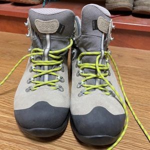 Women’s Asolo hiking boot. Never worn size 6 1/2.